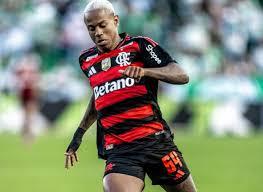 Flamengo decide multar Wallace Yan por expulsão contra o Bahia