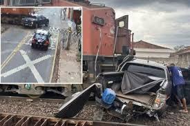 Imagem impressionante: trem arrasta veículo em Itirapina; VÍDEO