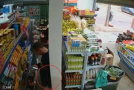 Ladrão de bolacha recheada reclama do lanche da cela