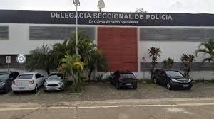Menino de 11 anos pega arma do pai e atira no rosto de amigo de 9