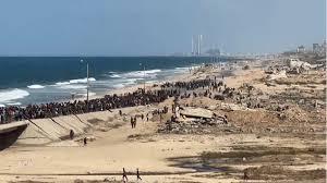 Milhares de palestinos voltam para uma Gaza em ruínas; VÍDEO