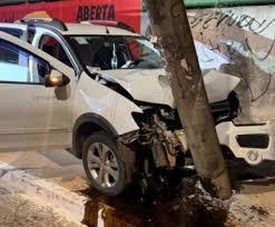 Motorista de app é esfaqueado e bate carro ao buscar socorro