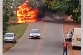 Ônibus ocupado por crianças pega fogo no interior de SP; VÍDEO