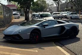 Operação da PF faz buscas em Bauru e apreende Lamborghini