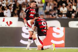 Pedro brilha, Flamengo vence Botafogo e segue à caça do Palmeiras