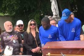 Policiais mortos em megaoperação são enterrados sob homenagens