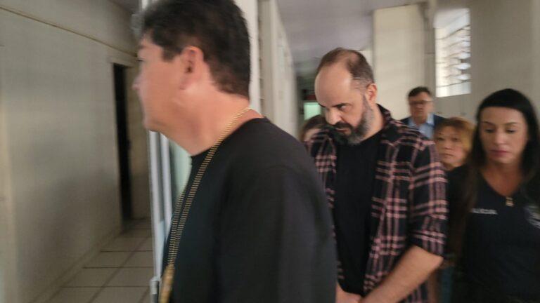 Médico réu por crimes sexuais é alvo de novo inquérito com mais duas acusações