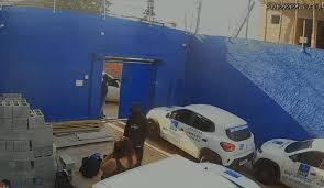 Bandidos invadem empresa de segurança e roubam 35 armas