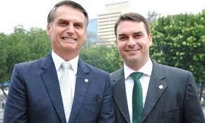 Bolsonaro chega ao ano eleitoral enfraquecido; Flávio é esperança