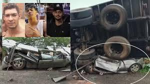 Caminhão tomba sobre carro e mata três irmãos e idoso em rodovia