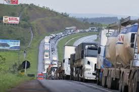 Caminhoneiros convocam greve nacional para esta quinta-feira