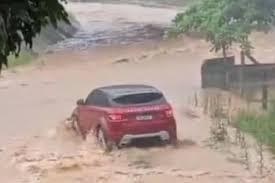 Chuva mata casal e bebê em cidade de Santa Catarina