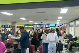 Congonhas lota após cancelamentos de voos por mau tempo