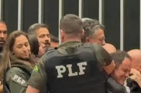 Deputados fazem exame de corpo de delito após retirada de Glauber