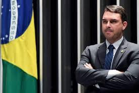 Flávio admite recuar na candidatura, mas diz que cobrará 'preço'