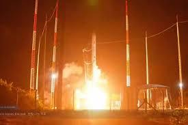 Foguete explode após decolagem em lançamento histórico no Brasil