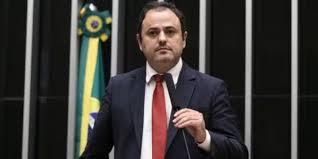 Glauber Braga escapa de cassação, mas é suspenso por seis meses