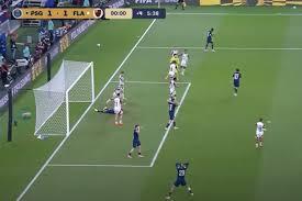 Goleiro do PSG usou cola na toalha para virar algoz do Flamengo