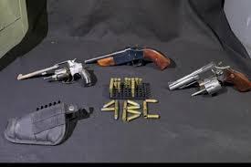 Homem tenta subornar policiais ao ser preso por porte de arma