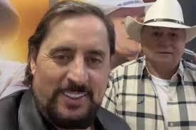 Mauri, irmão de Chitãozinho e Xororó, morre em acidente na BR-116