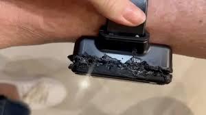 Para 54%, Bolsonaro quis fugir; 33% culpam surto