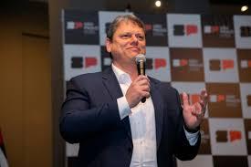 Pesquisa testa novos nomes contra Tarcísio nas eleições de 2026