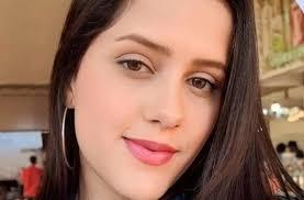 Professora é queimada pelo namorado, que fugiu