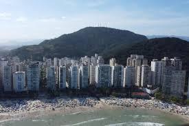 Saiba se barracas e quiosques podem cobrar por cadeira na praia