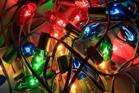 Uso de luzes natalinas acende alerta para cuidados com segurança