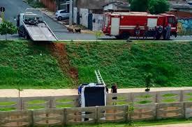 Veículo cai em córrego de Complexo Esportivo, em Bauru