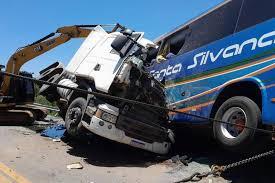 Acidente entre caminhão e ônibus deixa ao menos 11 mortos no RS