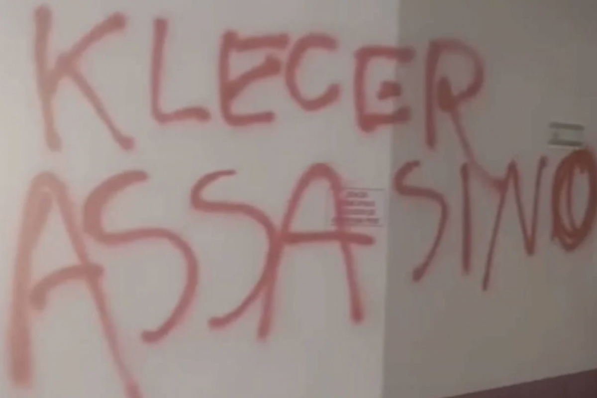 Apartamento de síndico confesso é vandalizado após prisão
