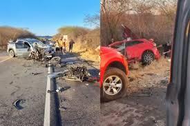 Batida entre 3 carros mata 4 pessoas, inclusive mãe e filha