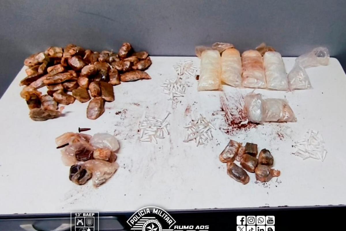 Bauru: homem com drogas foge do Baep e entra em mata, mas é preso