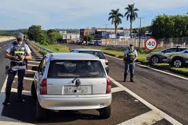 Blitz na Bauru-Jaú aplica 40 multas por veículos irregulares