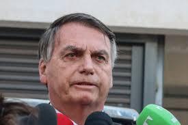 Bolsonaro, que recebe pastores, solicita visita de padre católico