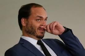 Carlos fala em acordo contra Flávio e expõe racha no bolsonarismo