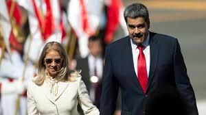 China pede aos EUA a libertação imediata de Maduro e sua esposa