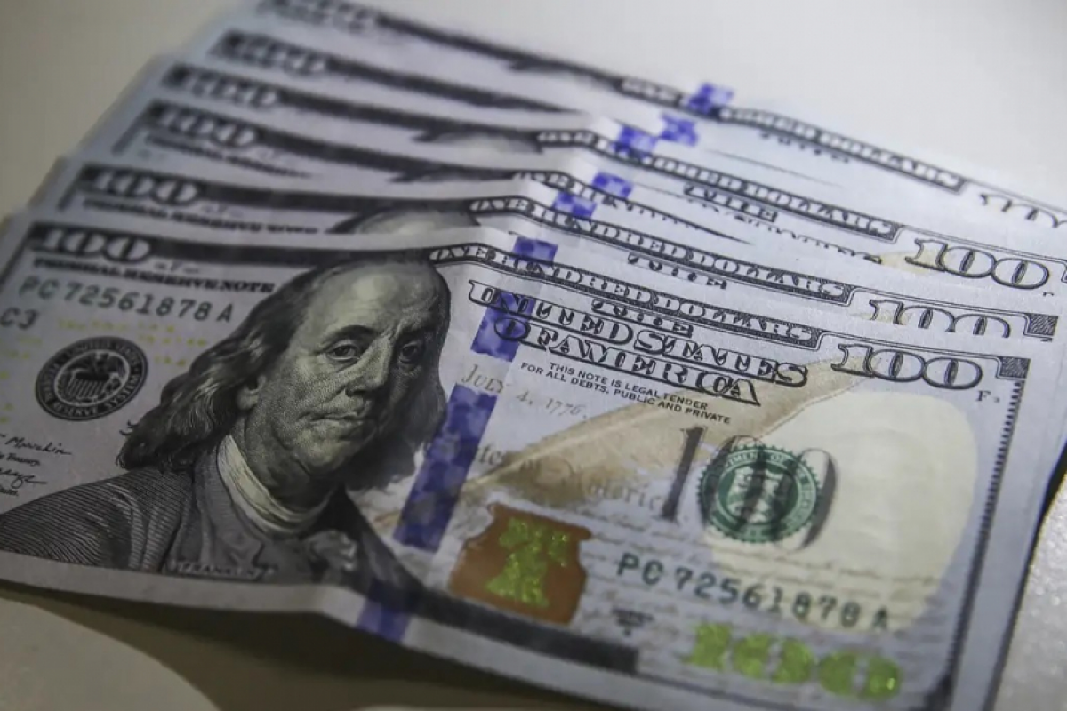 Dólar cai para R$ 5,20 e atinge menor valor em 20 meses