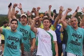 Filhos de Bolsonaro tentam impulsionar caminhada de Nikolas