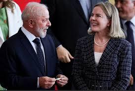 Gleisi aceita pedido de Lula para concorrer ao Senado pelo Paraná