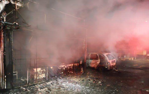 Incêndio de grandes proporções atinge loja de assistência técnica de celulares em Marília