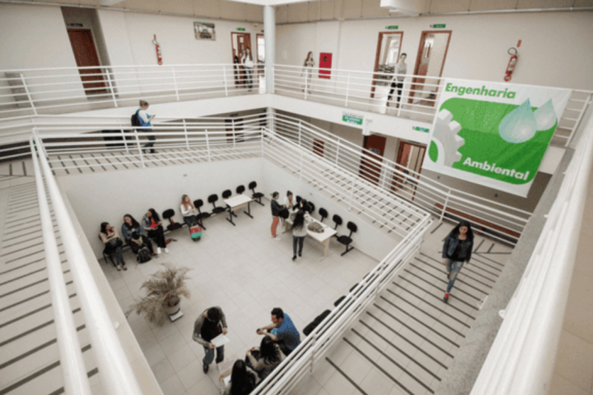 Justiça intima governador a explicar fim de cotas raciais em SC