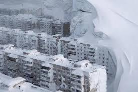 Moradores ficam presos após nevasca histórica na Rússia; VÍDEO