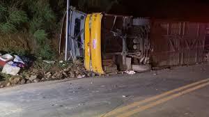 Ônibus tomba na BR-251 e 5 pessoas morrem, inclusive bebê