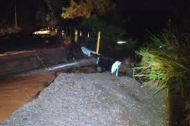 Ponte que liga Mineiros a outras 3 cidades se rompe com a chuva