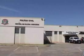 Sexo? Homem chama jovem para sua casa e madrasta reage em briga