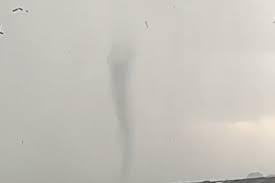 Tornado no Paraná assusta moradores e provoca estrago