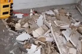 Vereadora denuncia queda do teto de sala do PSC de Bauru; VÍDEO