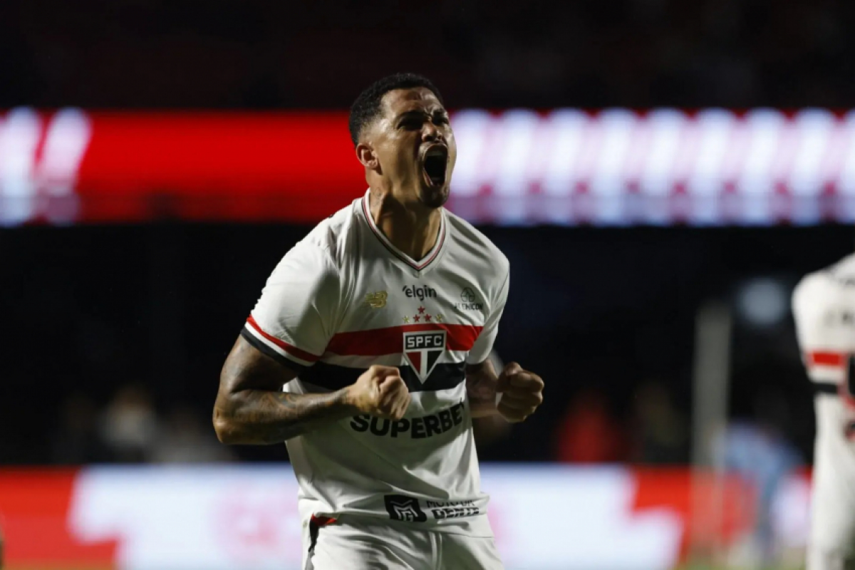 Vitória de virada sobre o Flamengo ameniza crise no São Paulo